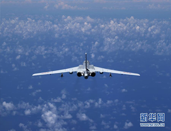 中国空军多型战机同时飞越巴士海峡宫古海峡