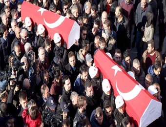 土耳其连环爆炸遇难警察葬礼举行