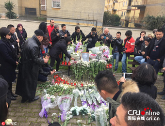意大利华人悼念遇害中国女留学生