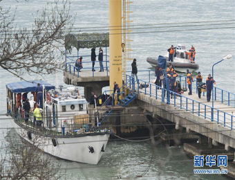 俄图-154飞机坠毁 无人生还 搜救现场曝光