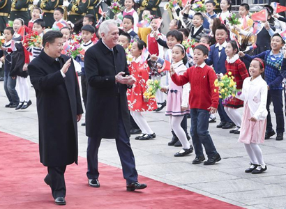 习近平同塞尔维亚总统尼科利奇举行会谈