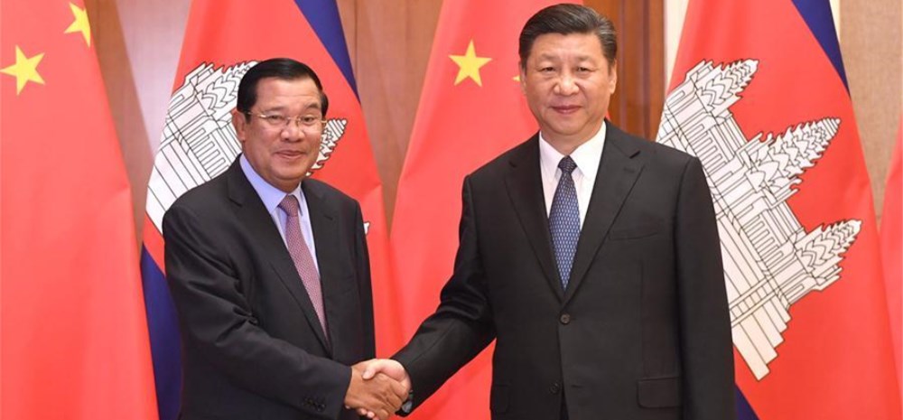 习近平会见柬埔寨首相洪森