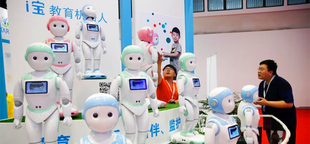 世界机器人大会开幕 仿生机器人亮眼