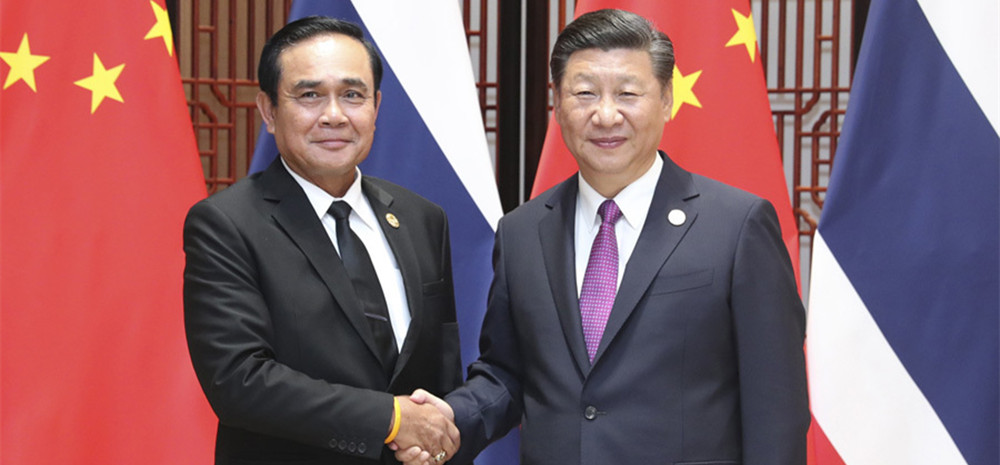 习近平会见泰国总理巴育