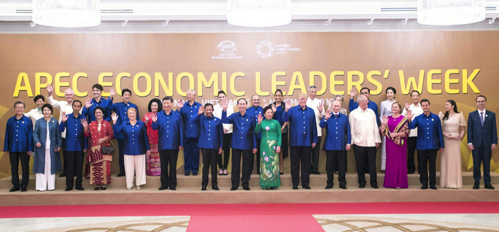 习近平出席亚太经合组织工商领导人峰会并发表主旨演讲