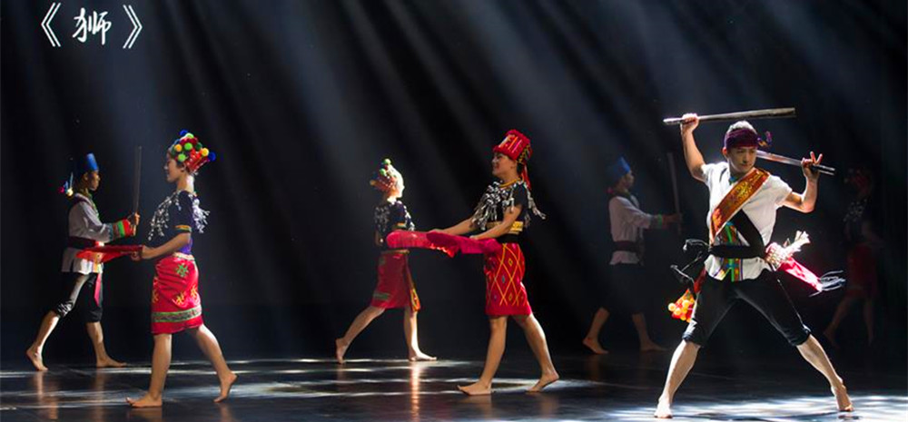 云南二十五个少数民族舞蹈系列教材成果展示会在昆明举行