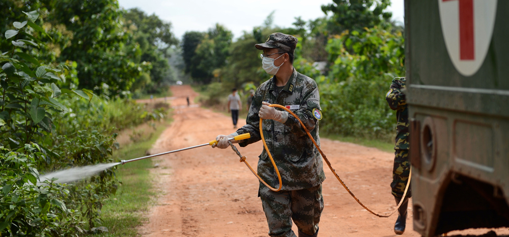 灾区的红旗——解放军医疗队在老挝维护溃坝灾民生命安全