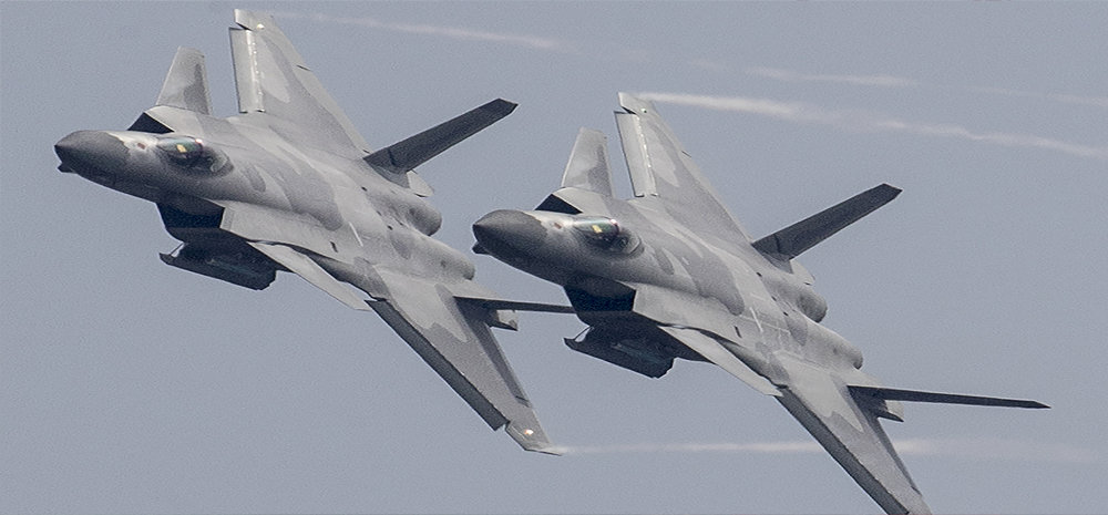 歼－20战机进行展示 震撼献礼空军成立纪念日