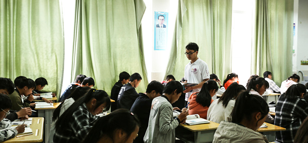 云南鲁甸来了支教大学生
