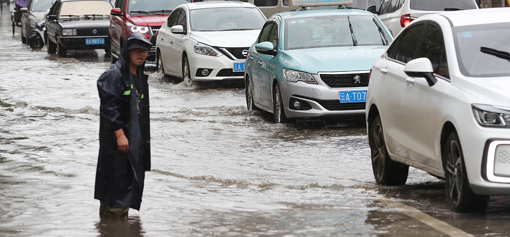 昆明，暴雨袭城