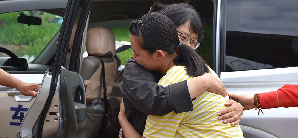 丽江市华坪女高校长张桂梅：她没有子女却是上百个孩子口中的“妈妈”