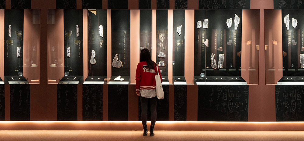 “证古泽今——甲骨文文化展”亮相国博
