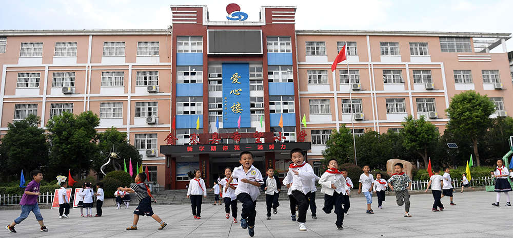 重访中国第一所希望小学——金寨县希望小学