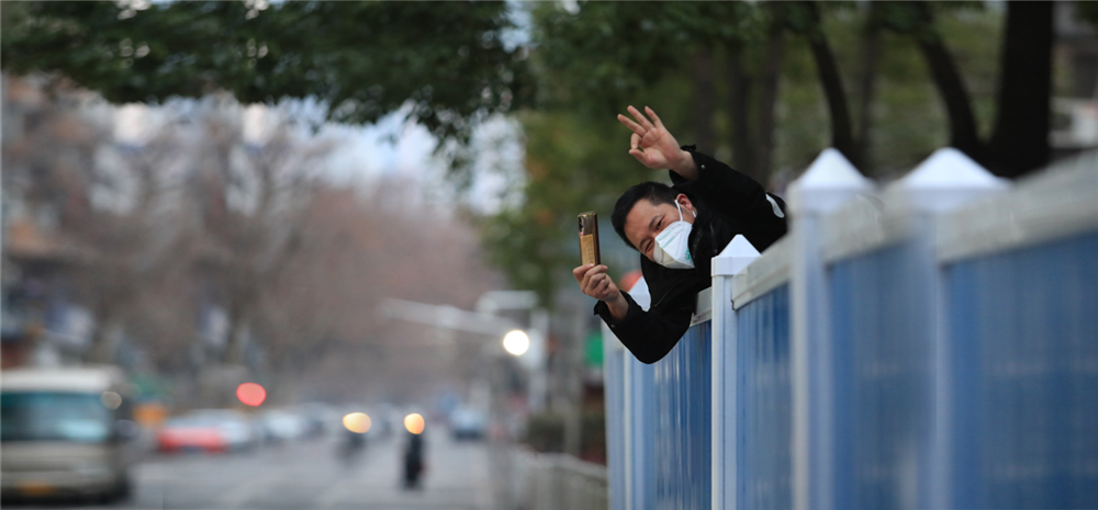 坚持下去一定春暖花开 多图直击疫情之下的武汉街头