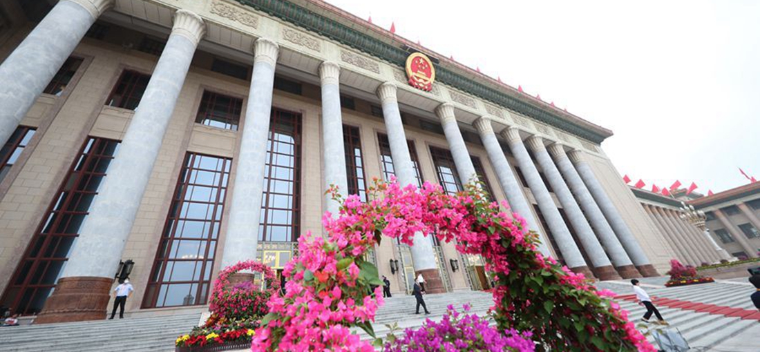 Xi presents July 1 Medal to outstanding CPC members