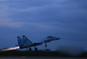 တရုတ္ႏုိင္ငံ Su-35 ဂ်က္တုိက္ေလယာဥ္မ်ားႏွင့္ J-20 လွ်ိဳ ့ဝွက္ေထာက္လွမ္းေရး  ေလယာဥ္မ်ား ေလေၾကာင္းလံုျခံဳေရးအတြက္ ကင္းလွည့္  