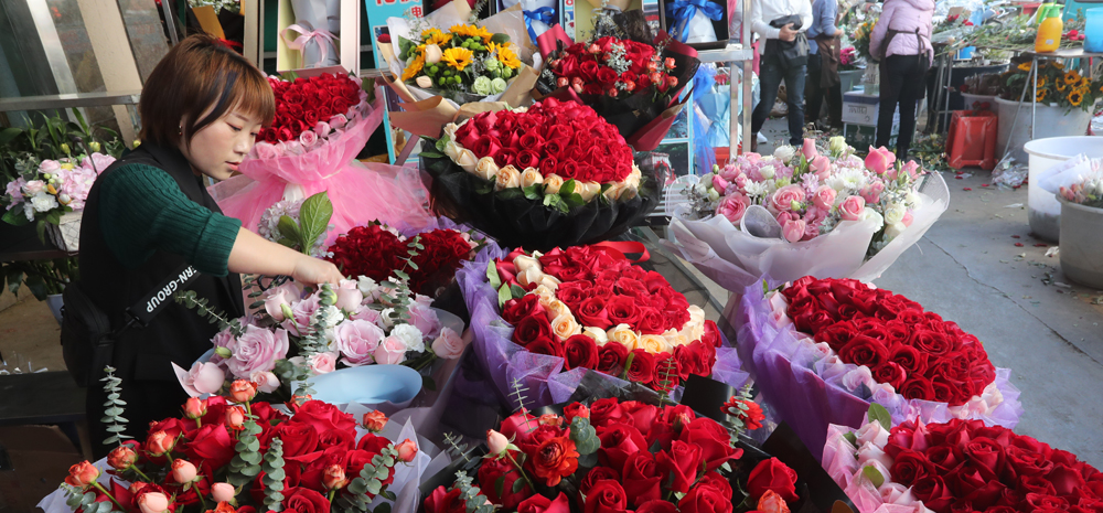 ตลาดดอกไม้โตว่หนาน เมืองคุนหมิงยอดขายคึกคัก