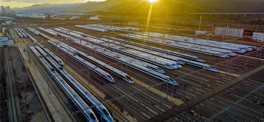 ภาพถ่ายทางอากาศของสถานีจอดรถไฟความเร็วสูงคุนหมิง