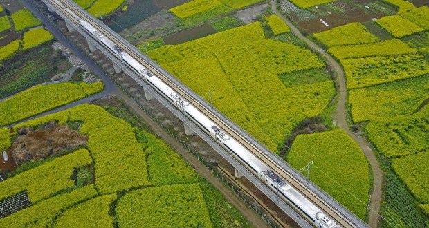จีน-อินโดลงนามก่อสร้างรถไฟความเร็วสูงร่วมกัน