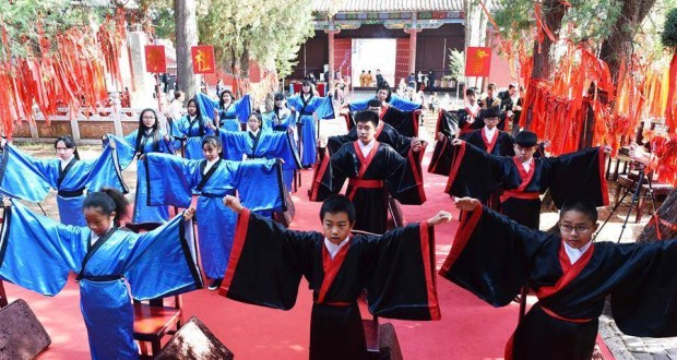 เด็กๆ ชาวจีนแห่ร่วมพิธีเก่าแก่สมัยโบราณ