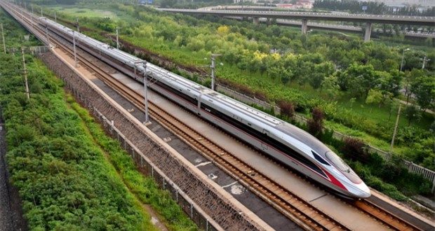  “ขบวนรถไฟฟ้าฟู่ซิง” โปรโมทการส่งพัสดุด่วนข้ามเมืองภายในประเทศ เพียง 10 ชม. พัสดุก็จะถึงมือลูกค้า