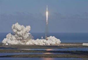 ขนลุกไปหมด! SpaceX ประสบความสำเร็จส่ง “ฟอลคอน เฮฟวี่” จรวดหนักและทรงพลังที่สุดในโลกขึ้นวงโคจร