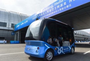 เริ่มทดลองใช้ “อาโปหลง-รถโดยสารไร้คนขับชั้นธุรกิจ” รุ่นแรกของจีน