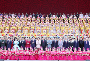กรุงปักกิ่งจัดงานราตรีศิลปวัฒนธรรม “ต่อสู้กันเถิด ลูกหลานชาวจีน” เนื่องในโอกาส 70 ปี จีนใหม่
