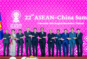 นายกฯ จีนเข้าร่วมการประชุมผู้นำจีน-อาเซียนครั้งที่ 22