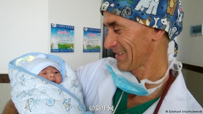 หมอเยอรมนีทำงานช่วยเหลือคนยากจนในมณฑลหยุน หนานจีนเป็นเวลากว่า 15 ปี