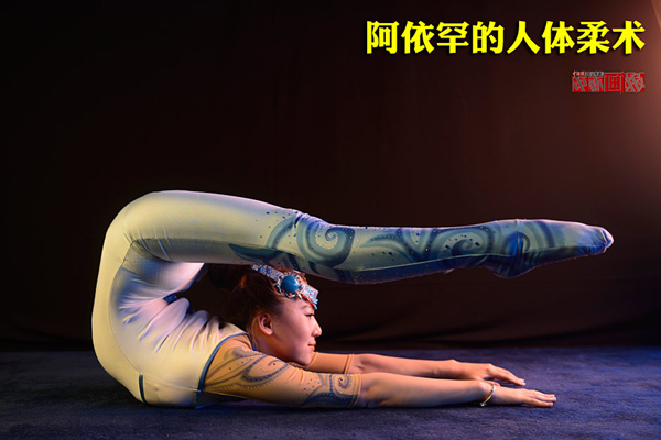 นักกายกรรมจีนฝึกความอ่อนของร่างกาย
