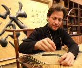 เพื่อนชาวต่างชาติเดินทางมาอันจี๋ เพื่อเรียนเครื่องดนตรีที่ทำจากไม้ไผ่