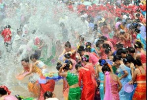 เตรียมฉลองเทศกาลสาดน้ำสนุกสนานรื่นเริงในยูนนาน